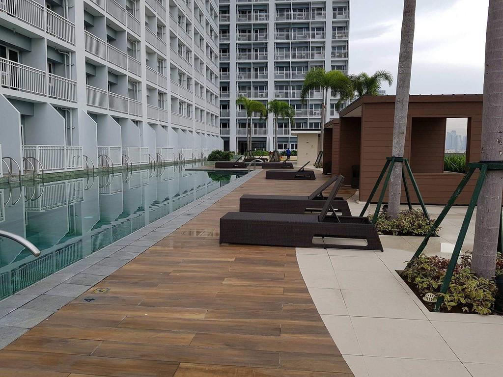 Studio Unit At The Breeze Residences Manila Exterior photo